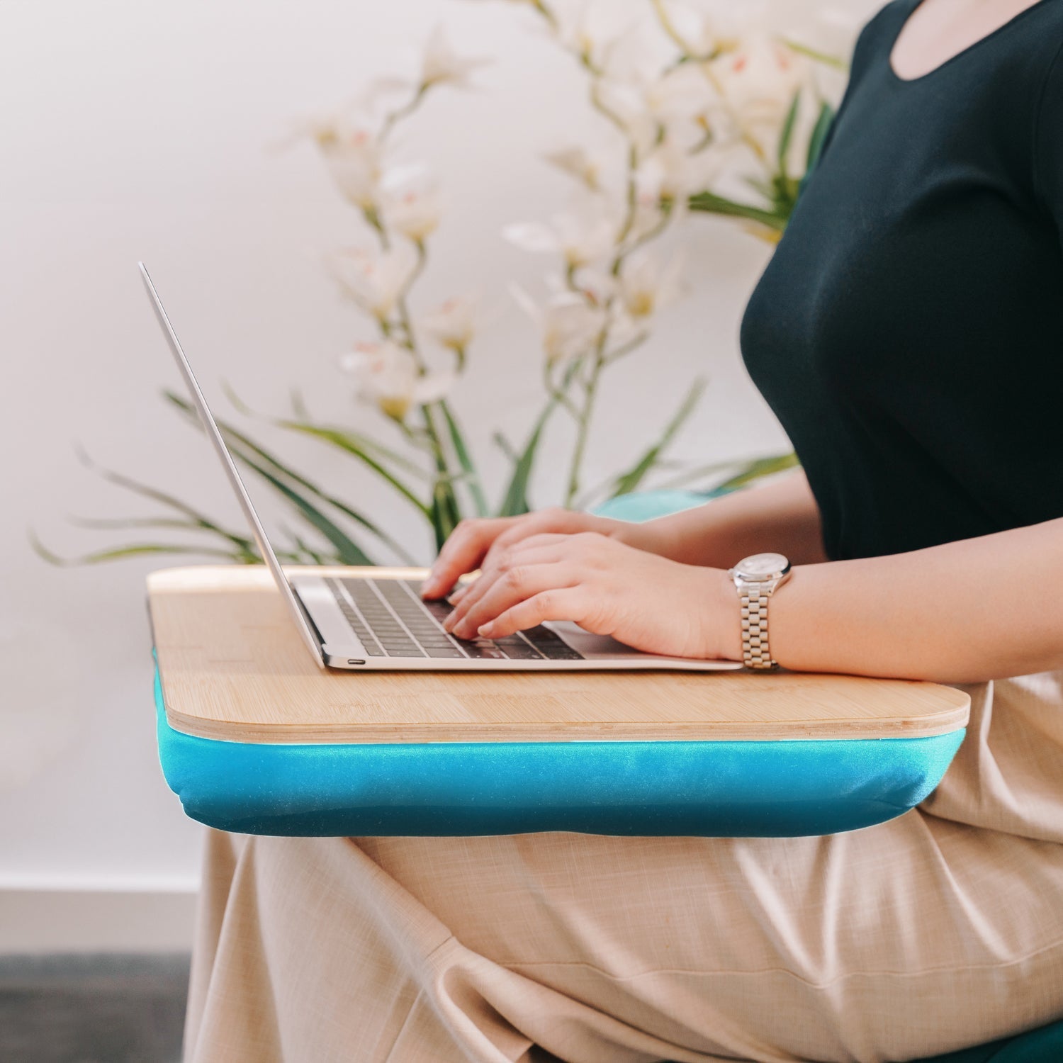 Portable Laptop Desk With Cushion Support - 03