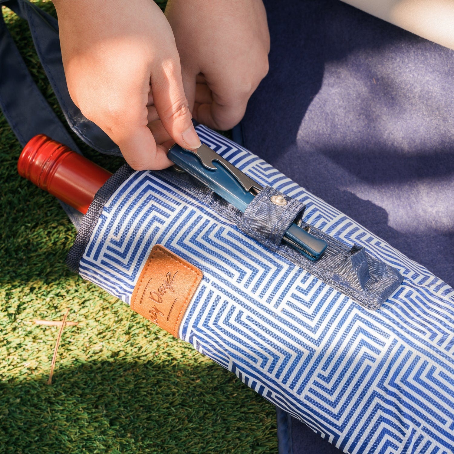 Lazy Dayz Insulated Wine Bottle Tote Makena - 03