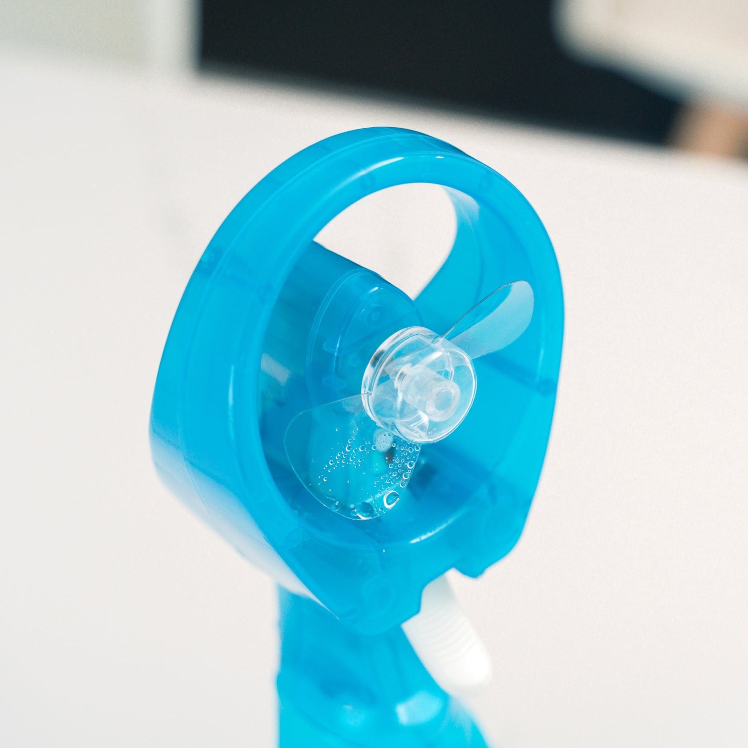 Lazy Dayz Water Spray Fan Blue - 06
