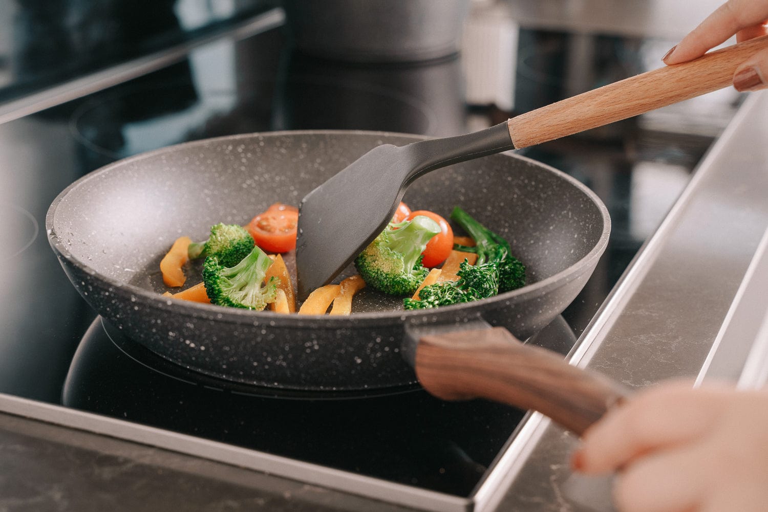 8 Pcs Clevinger Non Stick Cookware Set - 20
