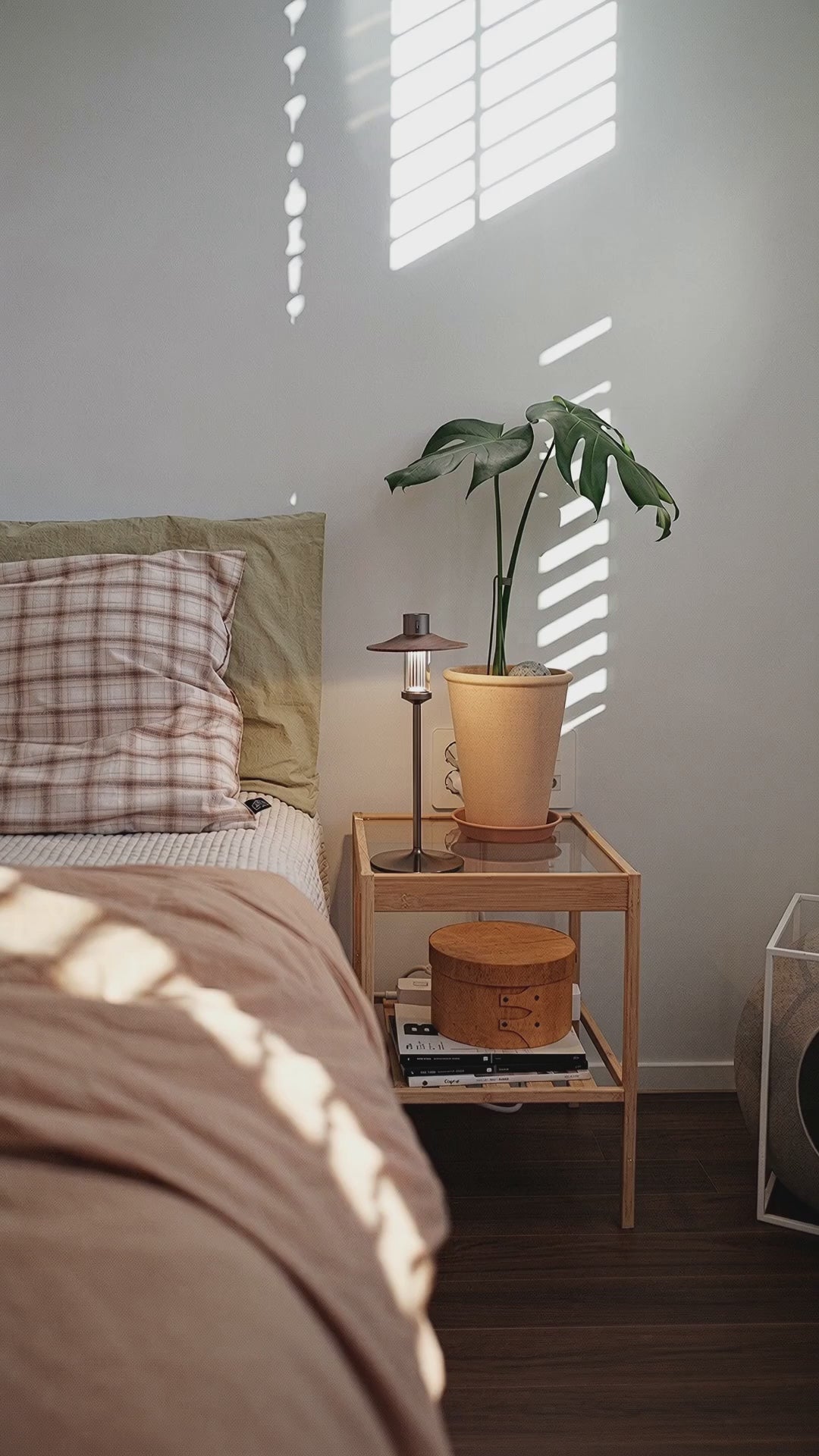 Load video: LUMENA- M3 Table Lamp Package